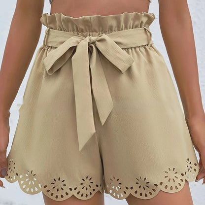 Short moderne à ourlet ondulé et ceinture à la taille