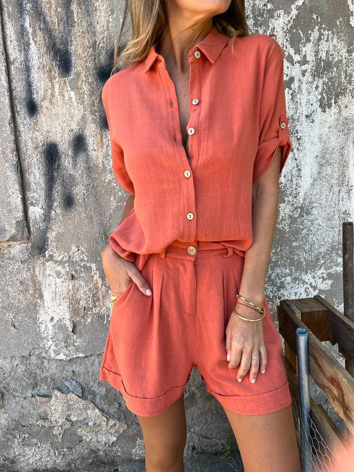 Ensemble Blouse et Short à Col Revers - Elégance et Tendance